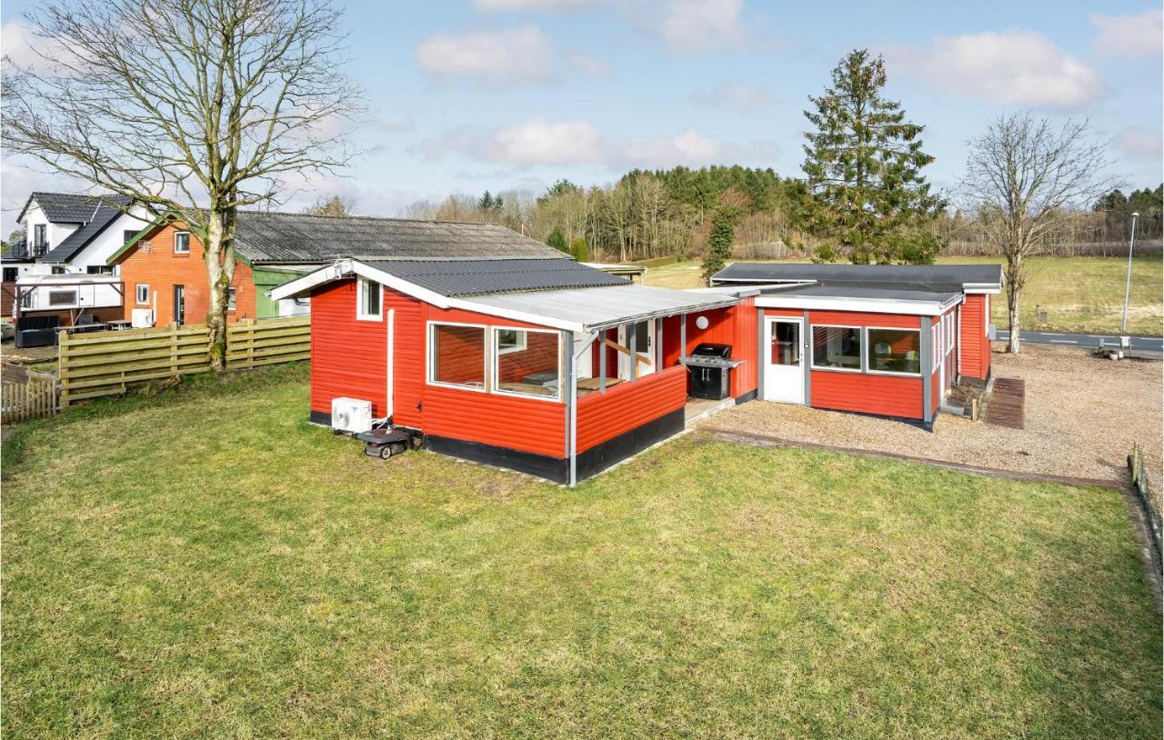 3 Bedroom Lovely Home In Give Uve Exterior photo